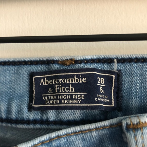 Abercrombie & Fitch light wash ultra high rise super skinny size 28/6 LONG - Picture 6 of 6